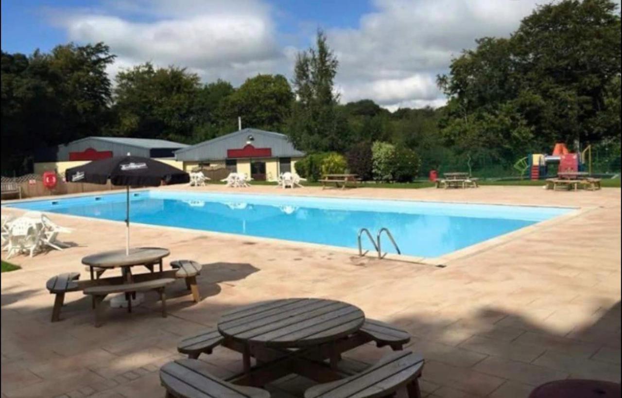 18 River View Chalet-Glan Gwna Holiday Park カーナーヴォン エクステリア 写真