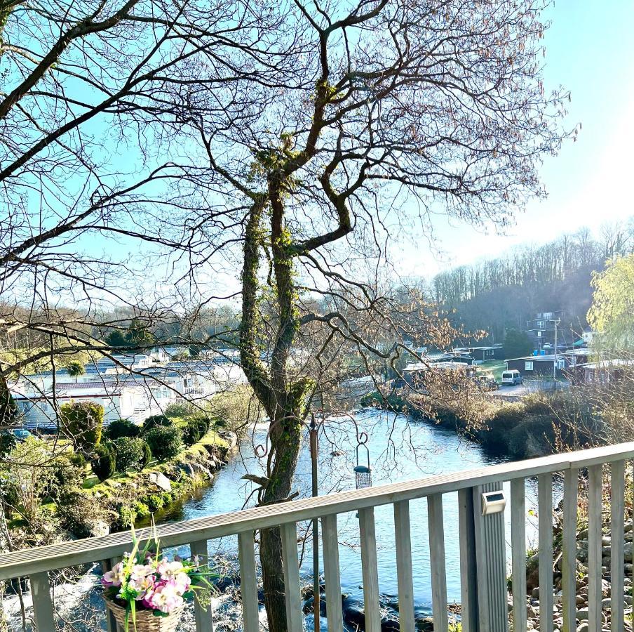 18 River View Chalet-Glan Gwna Holiday Park カーナーヴォン エクステリア 写真